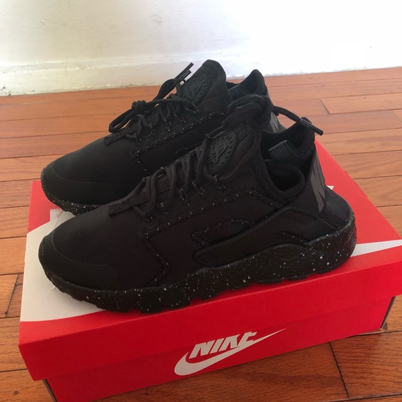 black huarache size 5